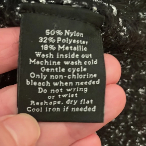 Rock & Republic Metallic V-neck Eyelash Sweater black size small - Picture 4 of 4